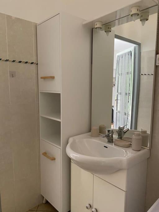 Villa Serenice - F2 Au Calme, Climatise, Wifi Et Parking Gratuit Esterno foto