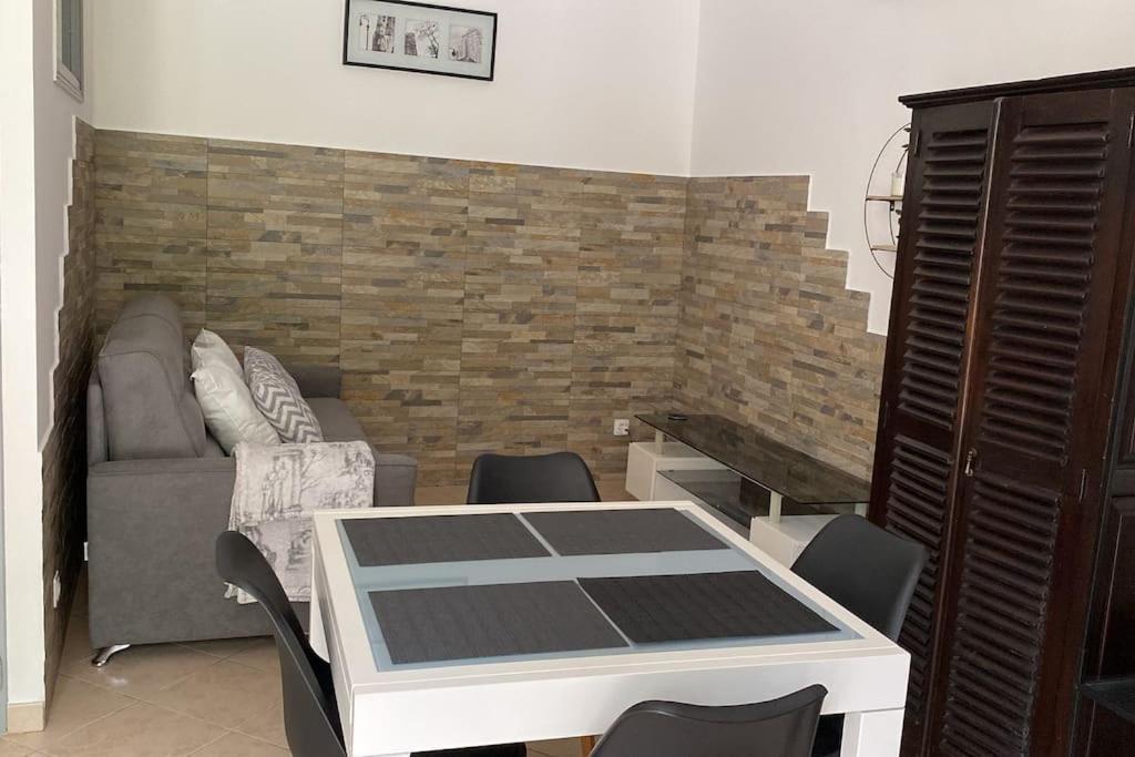Villa Serenice - F2 Au Calme, Climatise, Wifi Et Parking Gratuit Esterno foto
